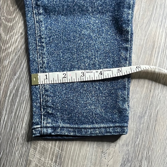Old Navy Women's Blue Jeans New with Tags - Picture 7 of 7